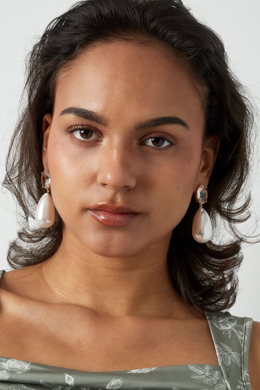 Diamante earring with pearl drop  Picture2