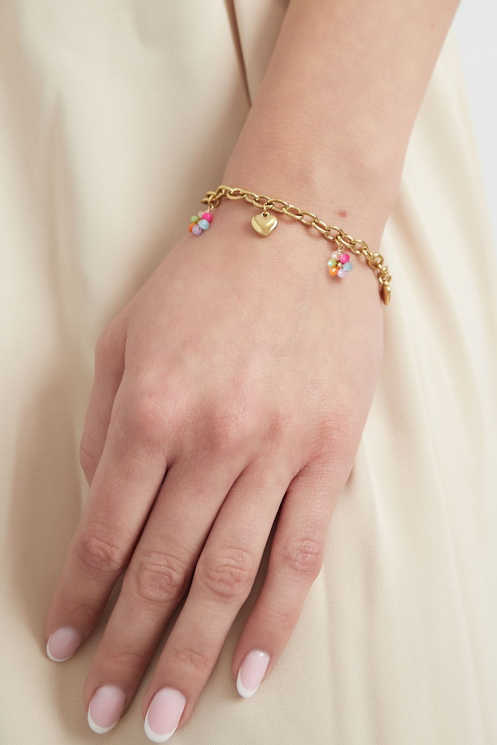 bracciale con ciondoli colorati Immagine3