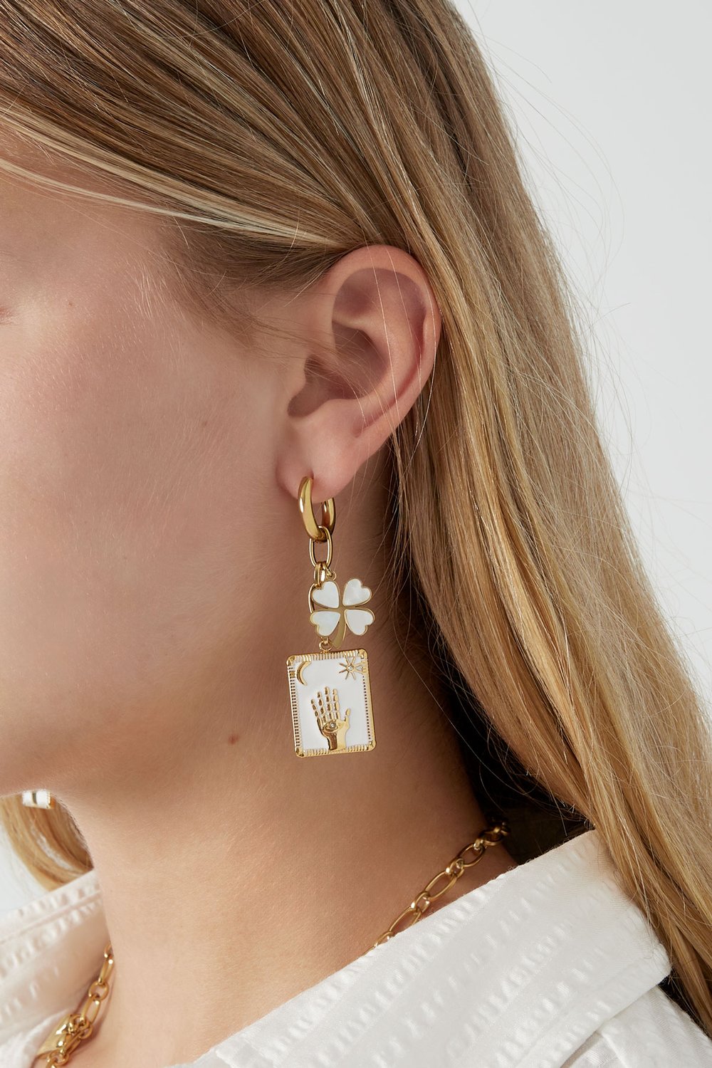 earrings raise your hand h5Picture2