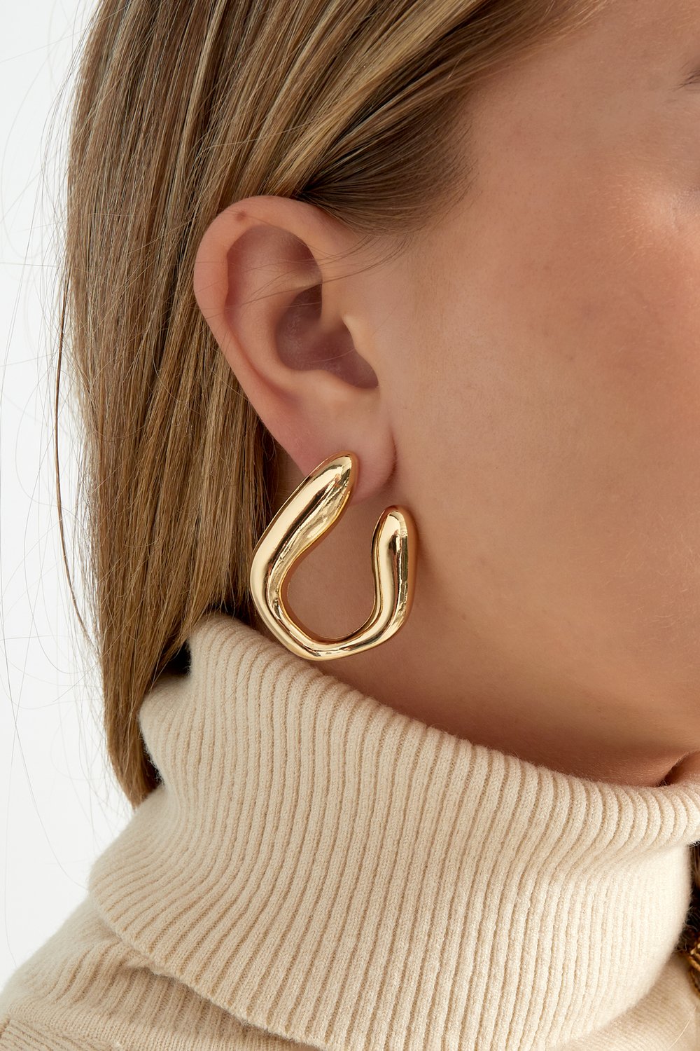 twist & shout earrings h5Picture2
