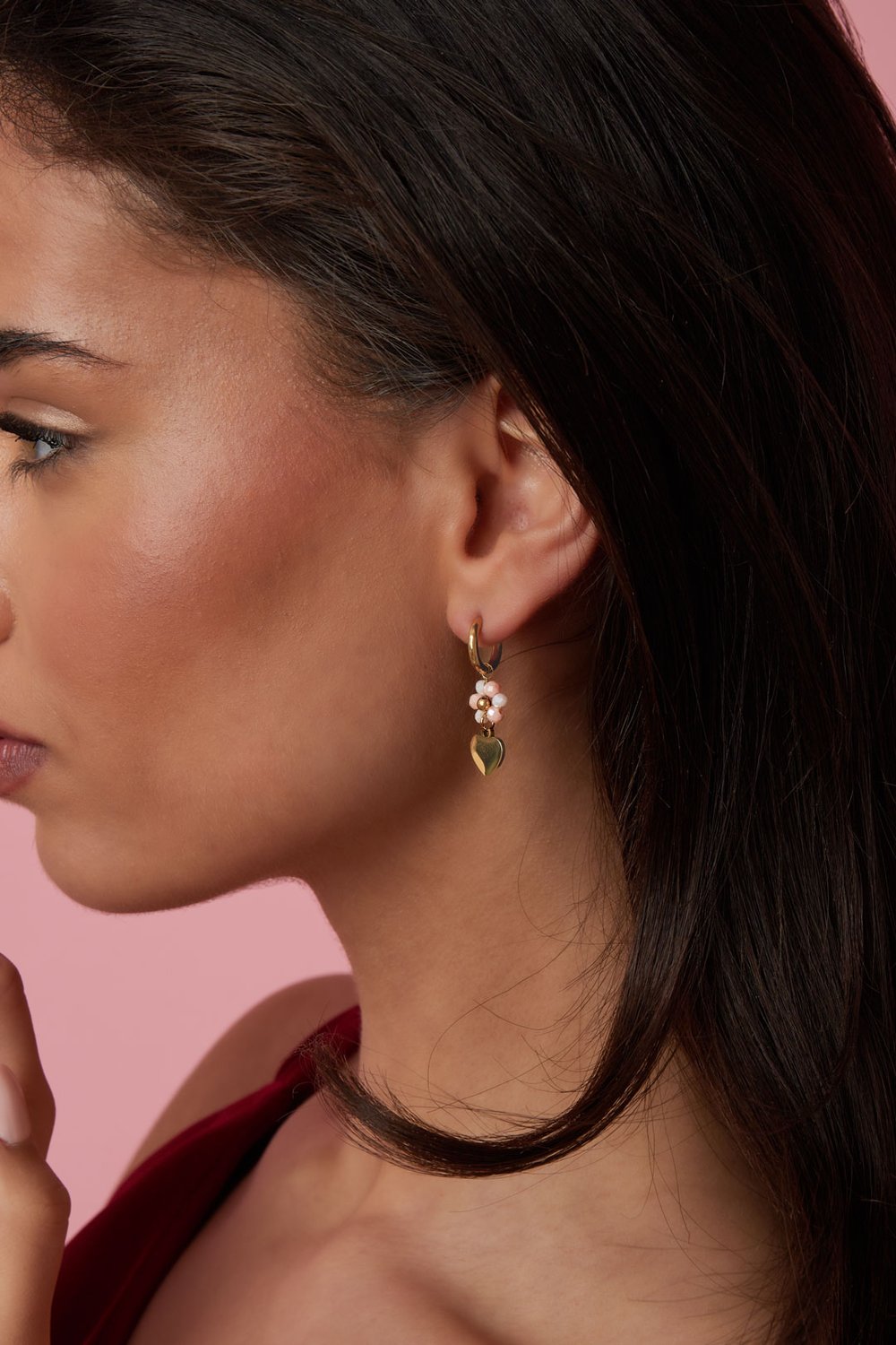 Boucles d'oreilles avec un cœur sur une fleur perlée h5Image2