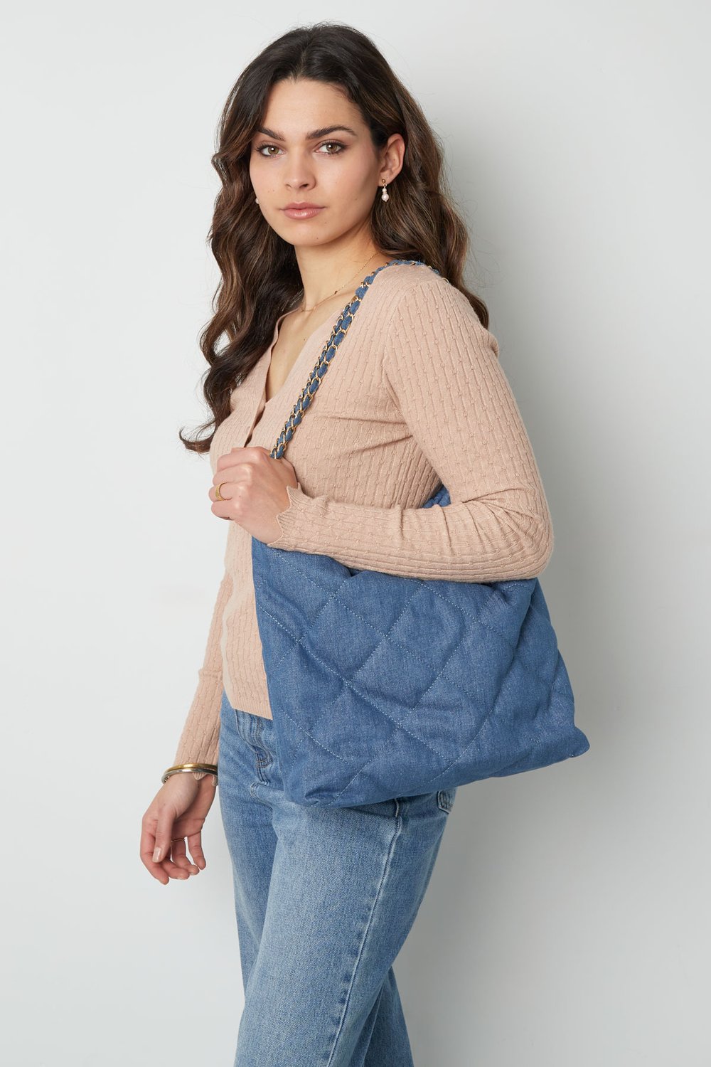 Denim bag with stitched motif and chain Picture10