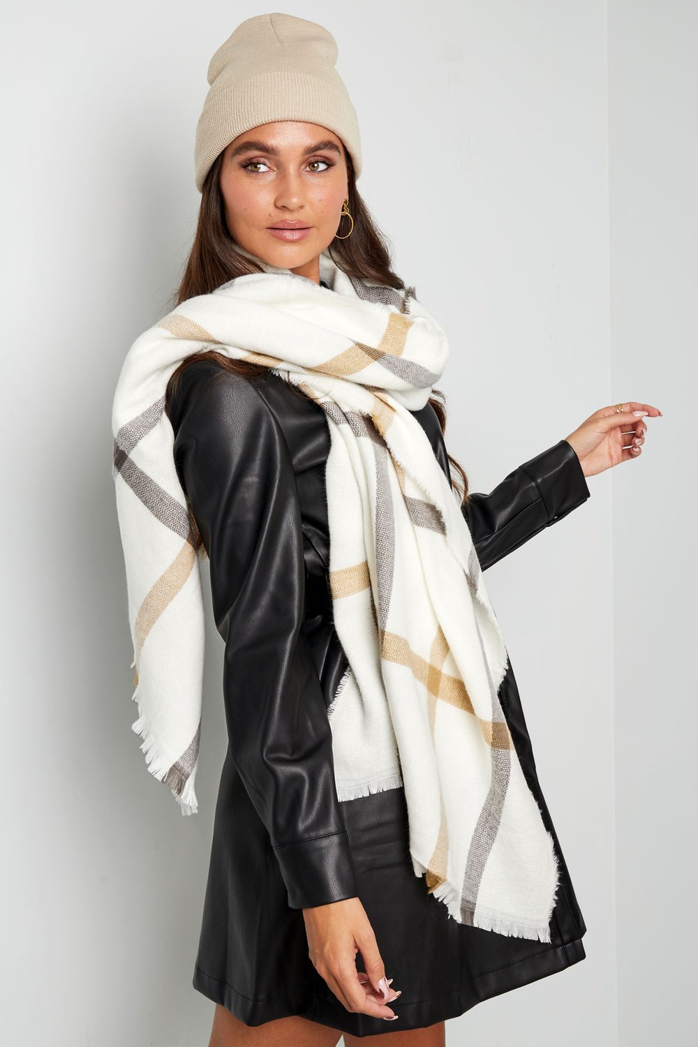 Wollweißer Winterschal mit Streifen Offwhite Acryl Bild4