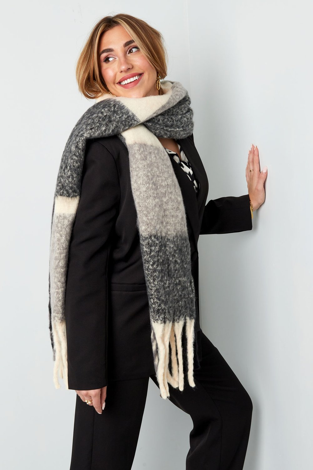 Scarf surfaces black beige Picture5