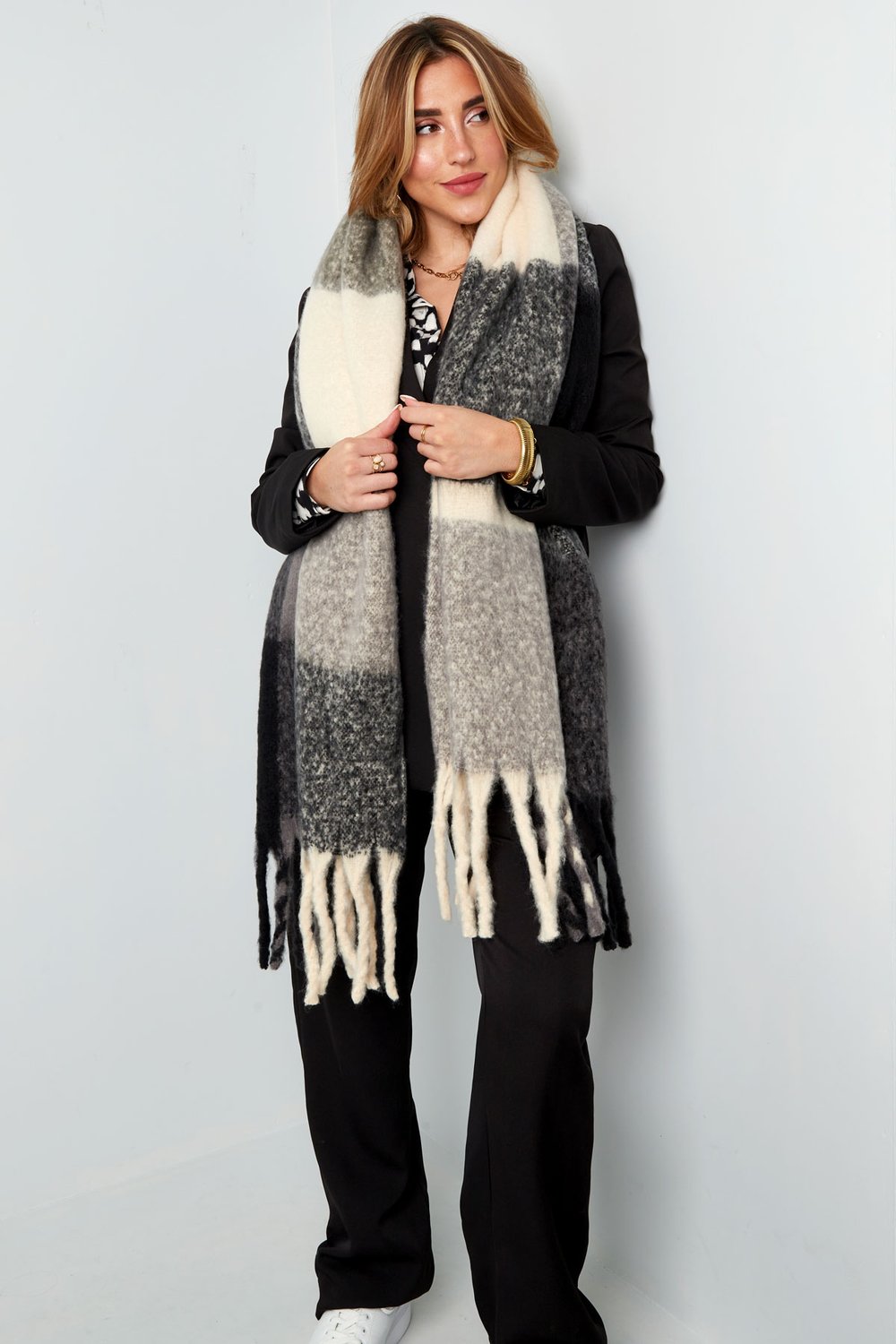 Scarf surfaces black beige Picture7