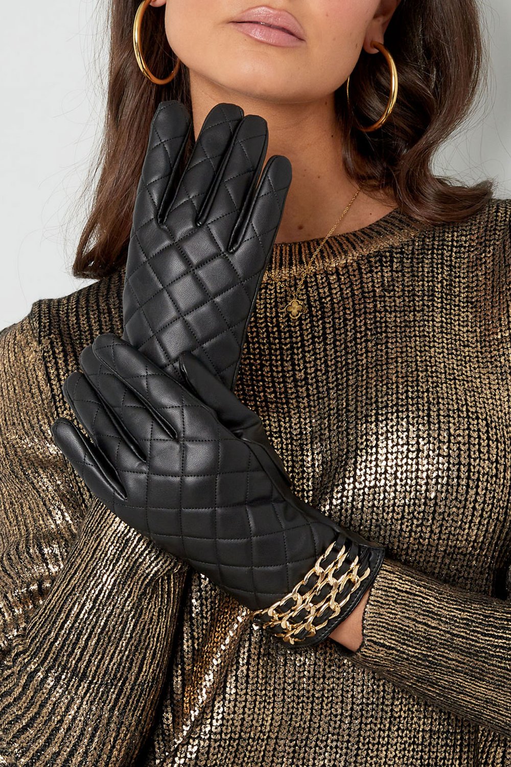 Gloves checked with chain Picture2