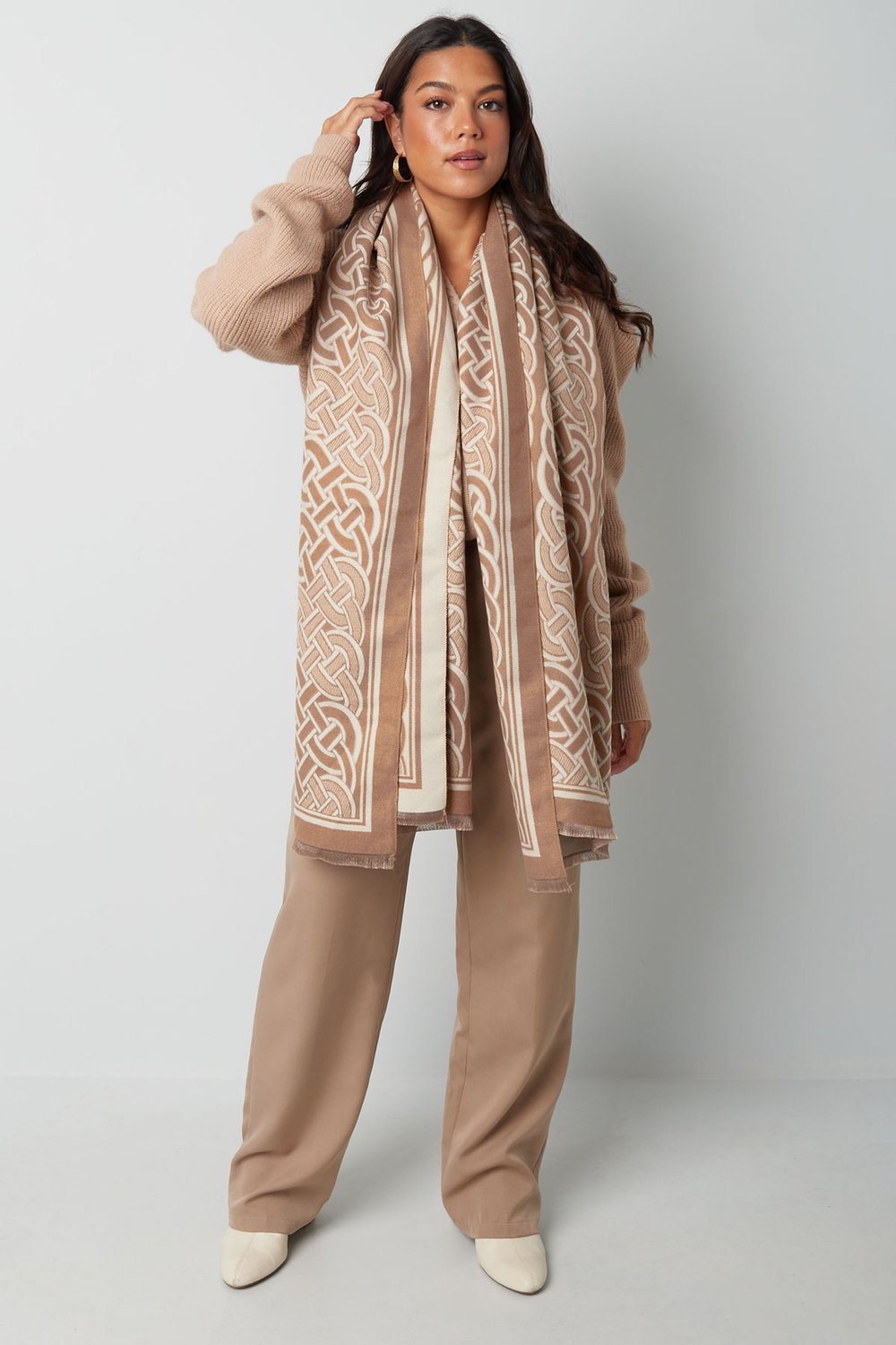Scarf with luxurious print Picture3