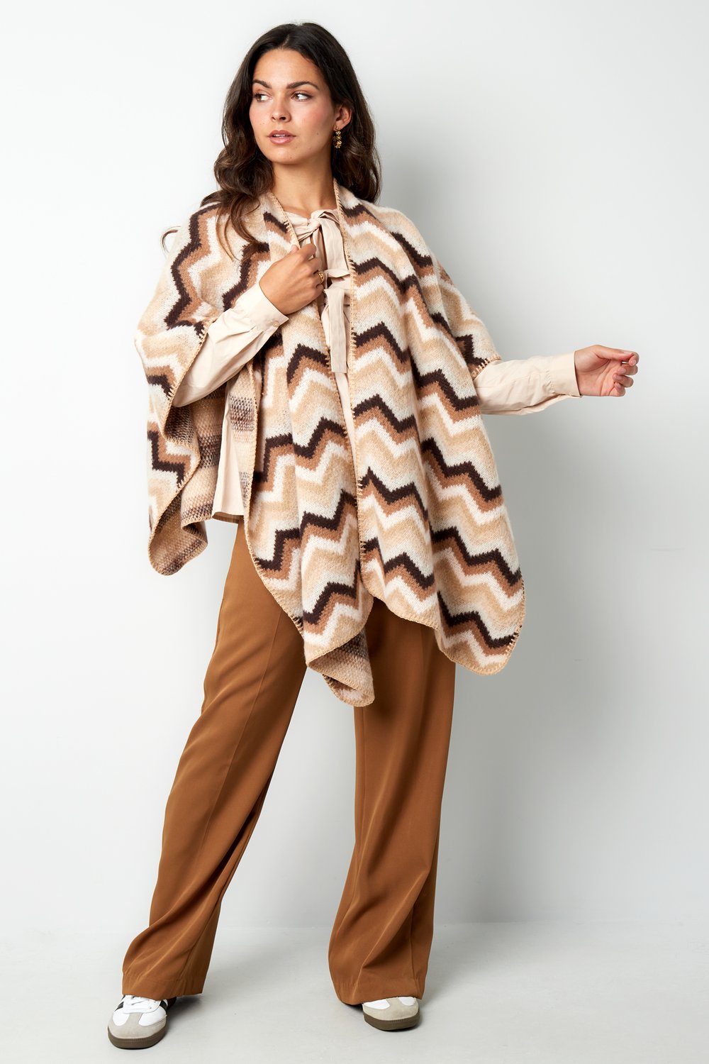 Winter poncho wrapped in warmth - multi Picture3