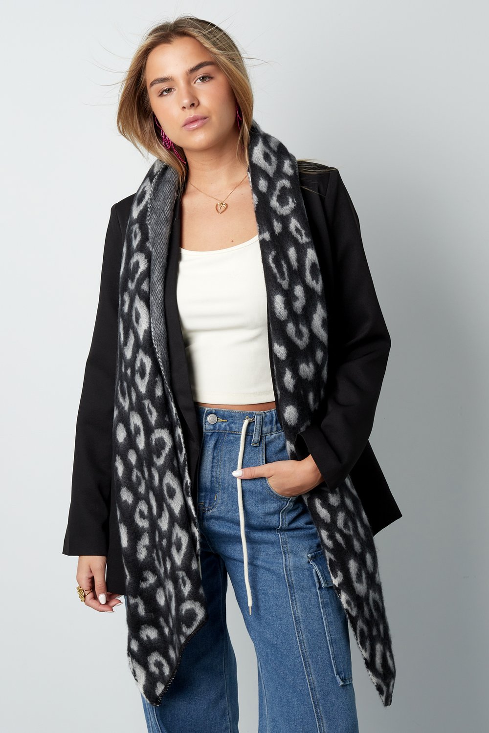 Wild Elegance scarf Picture3