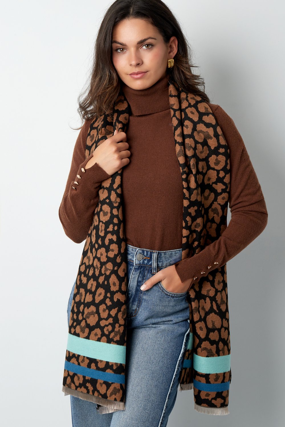 panther scarf with colored stripes Picture3