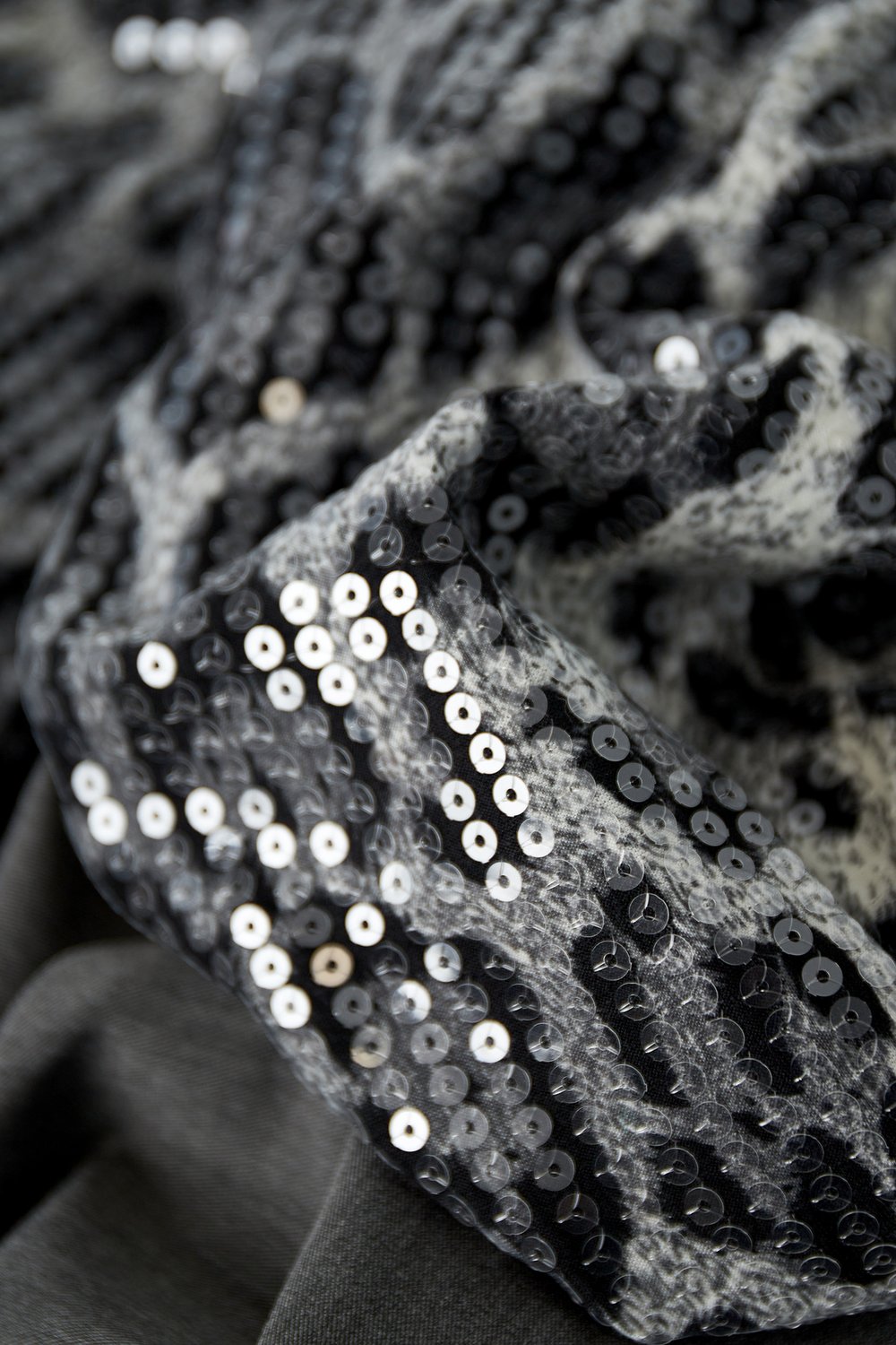 Blazer with leopard print glitter sleeve - gray Picture7