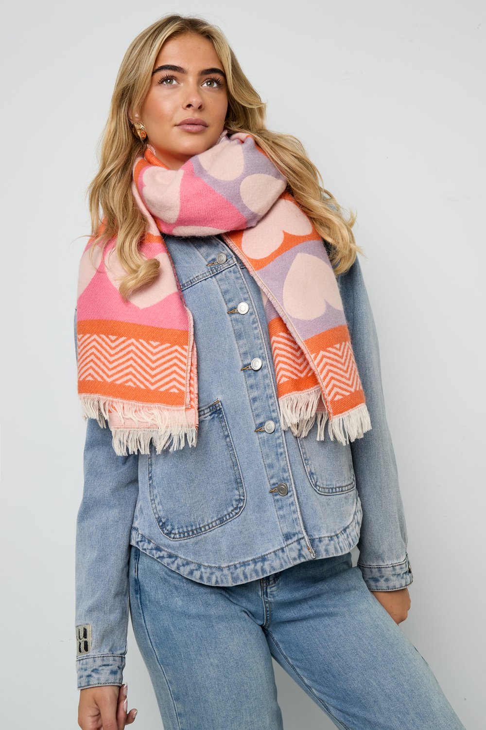 Scarf with hearts Picture3