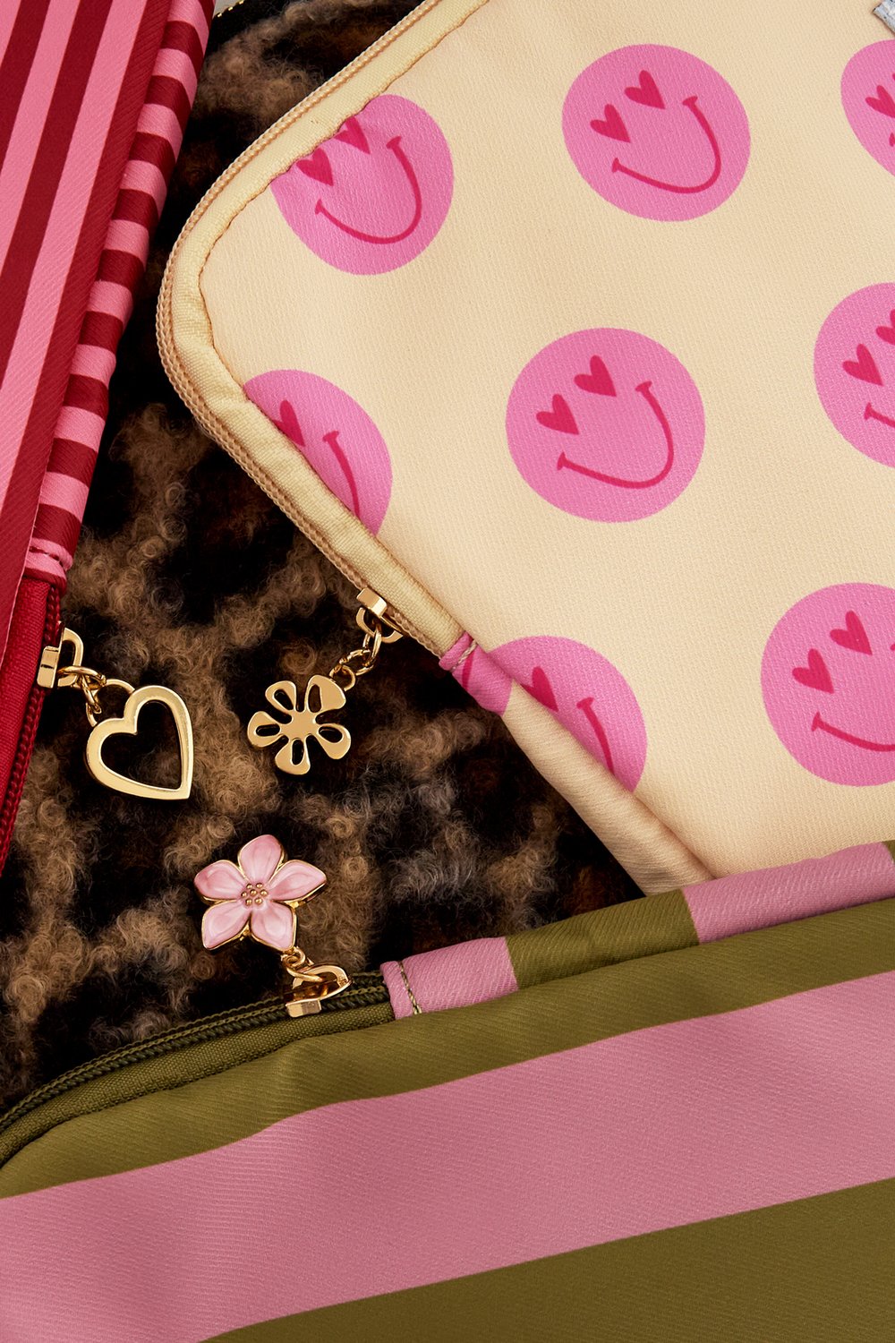 Gimme smiley laptop case h5Picture3