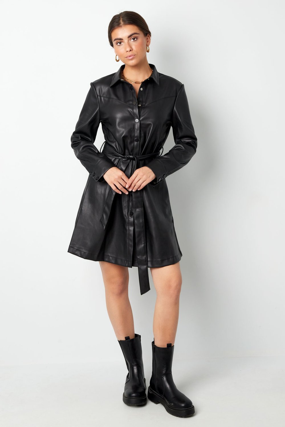 PU-Lederkleid mit Gürtel – Schwarz Bild4