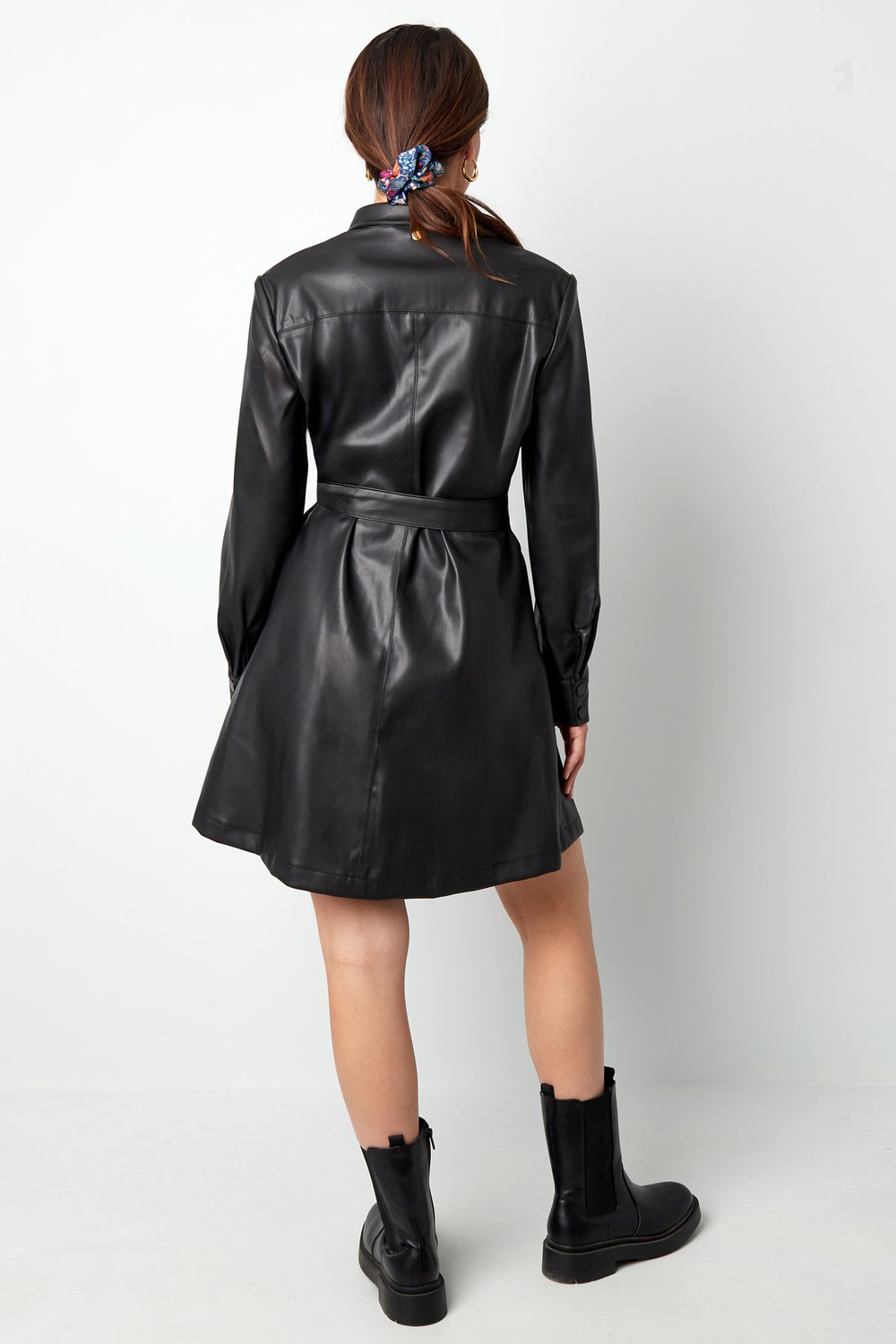 PU-Lederkleid mit Gürtel – Schwarz Bild8