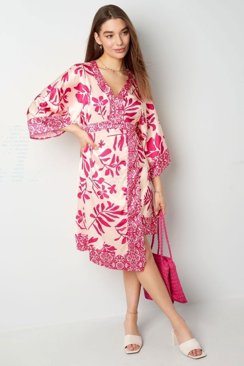 Midi dress with floral print Picture3