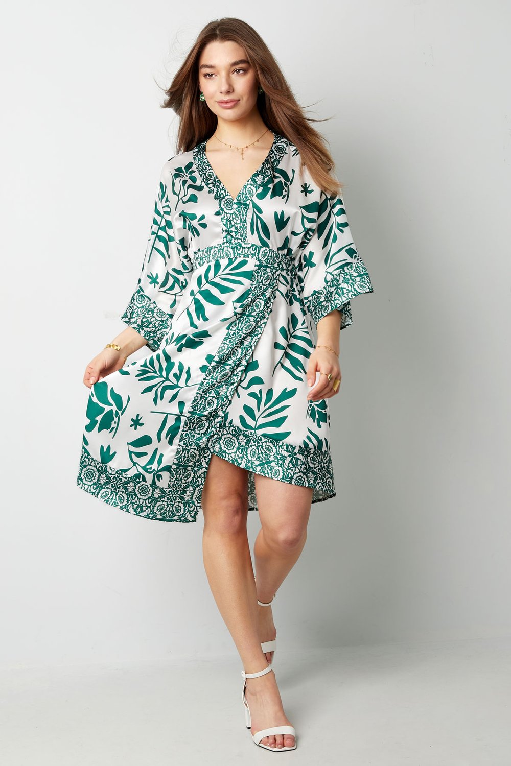 Midi dress with floral print Picture5