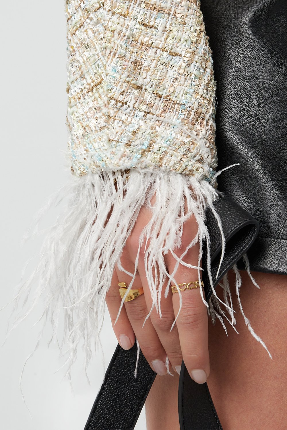 Soft feather jacket with bows Picture7