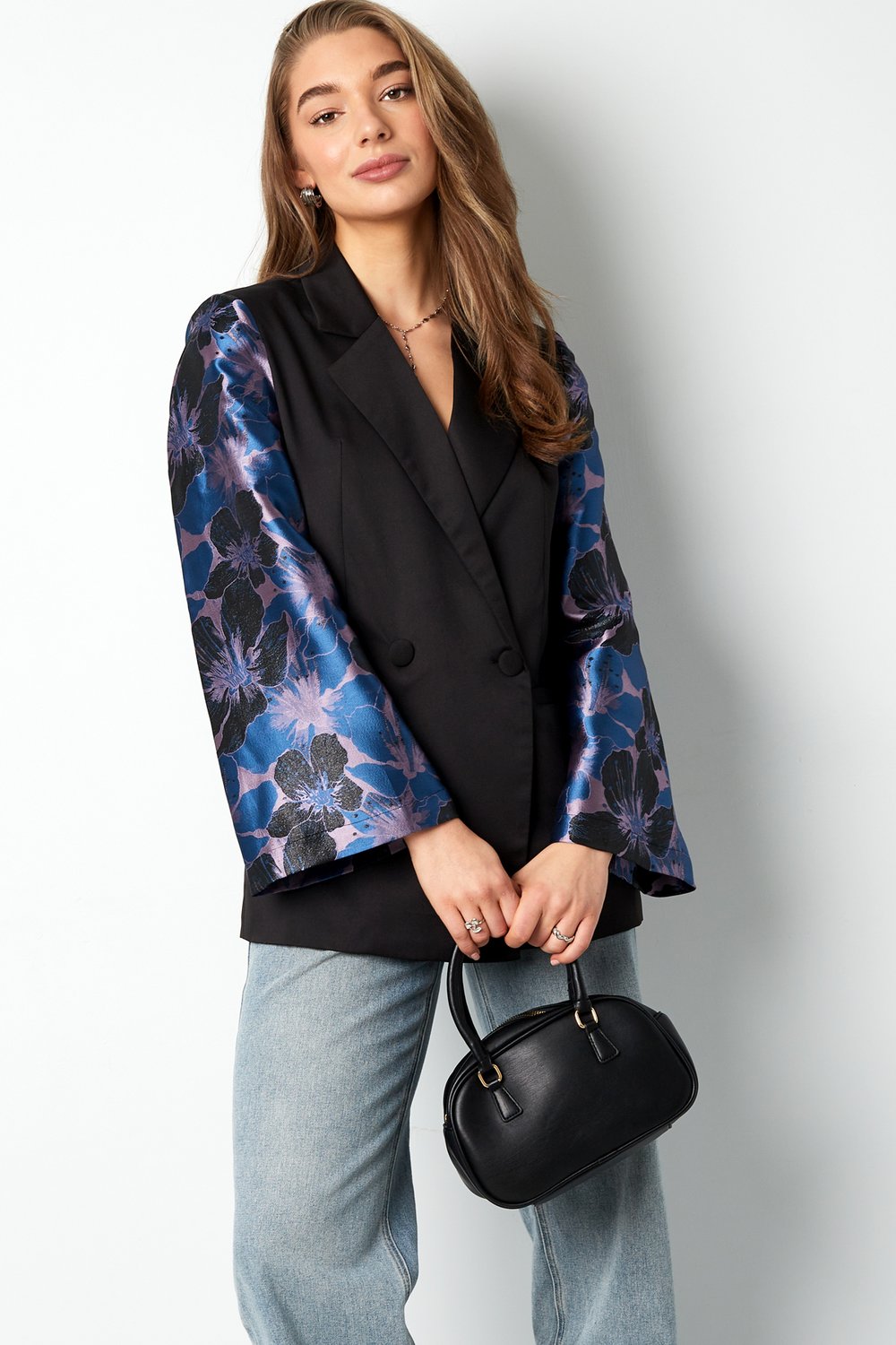 Black blazer with jacquard sleeves Picture3