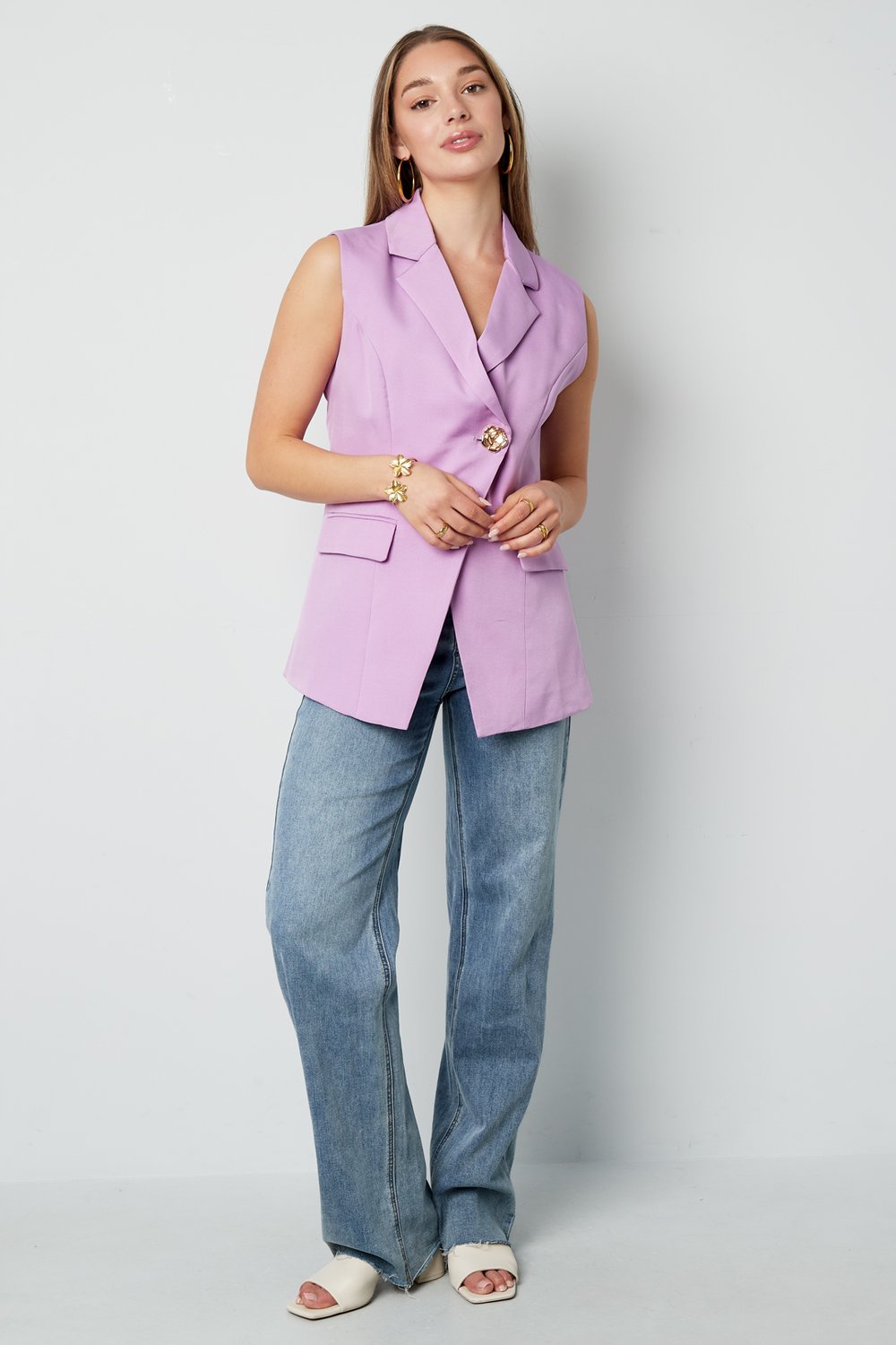 The Sleeveless Blazer Picture8