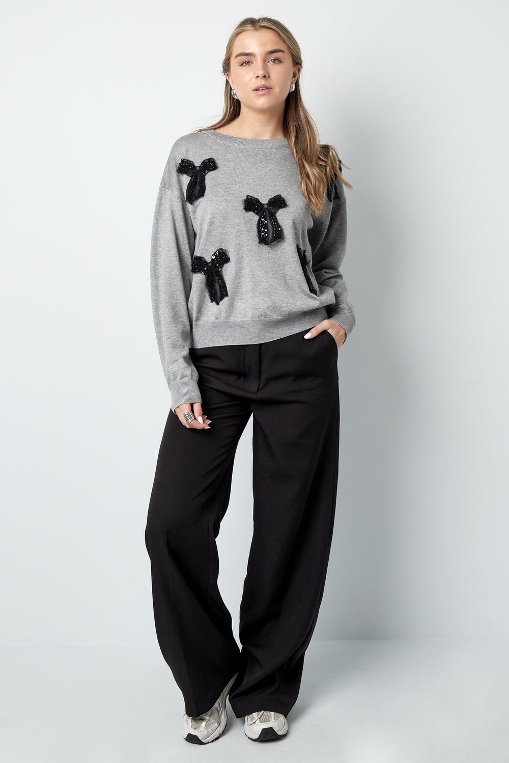 Bow Bliss sweater Picture3