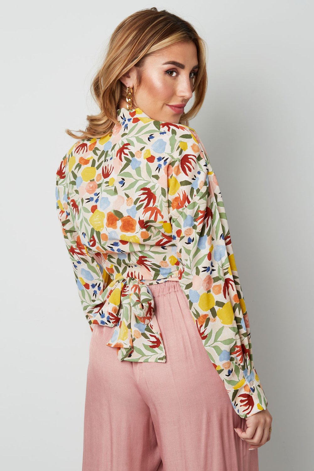 Bluse mit Knopfdetail – mehrfarbig Bild6