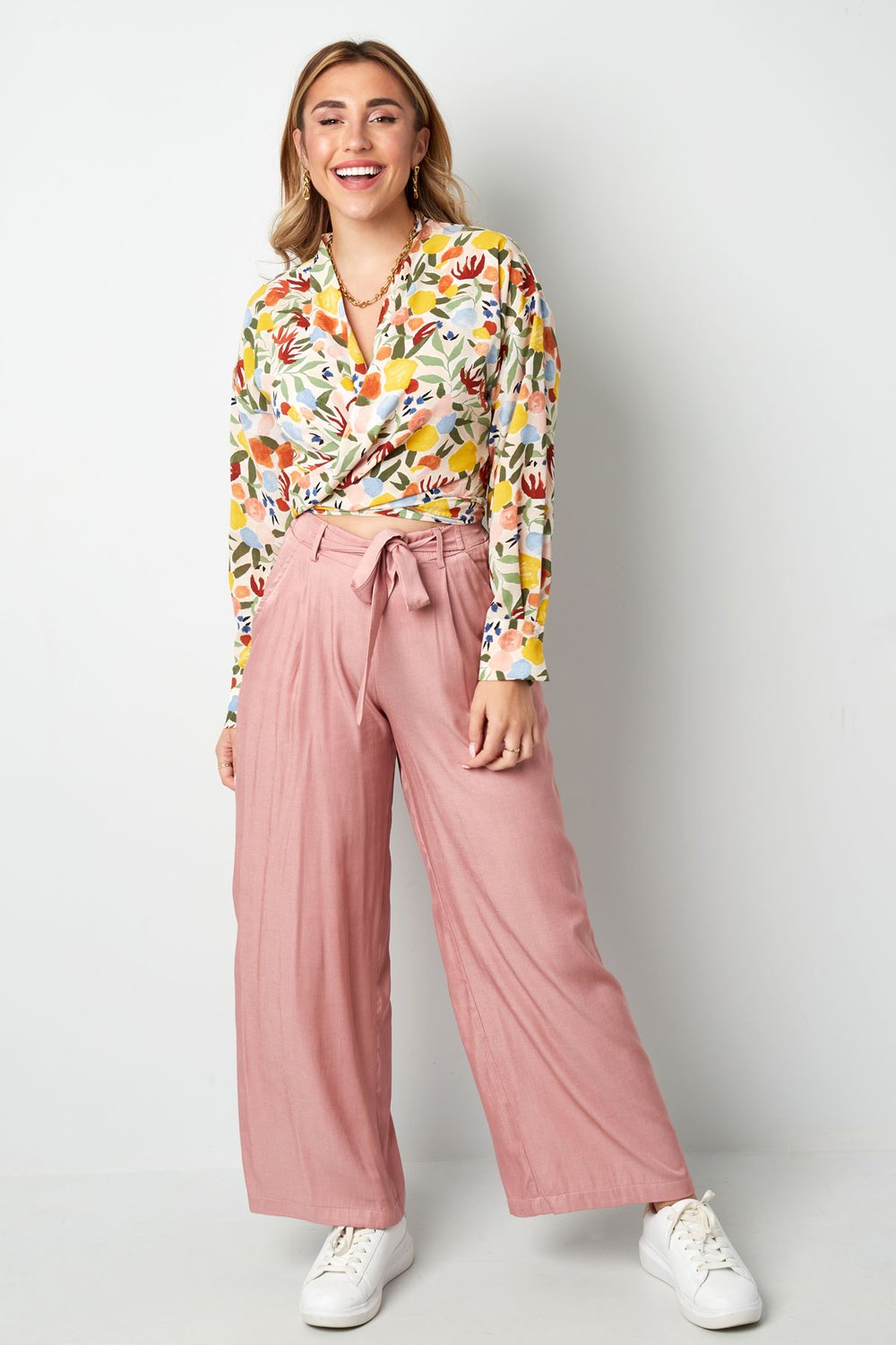 Bluse mit Knopfdetail – mehrfarbig Bild3