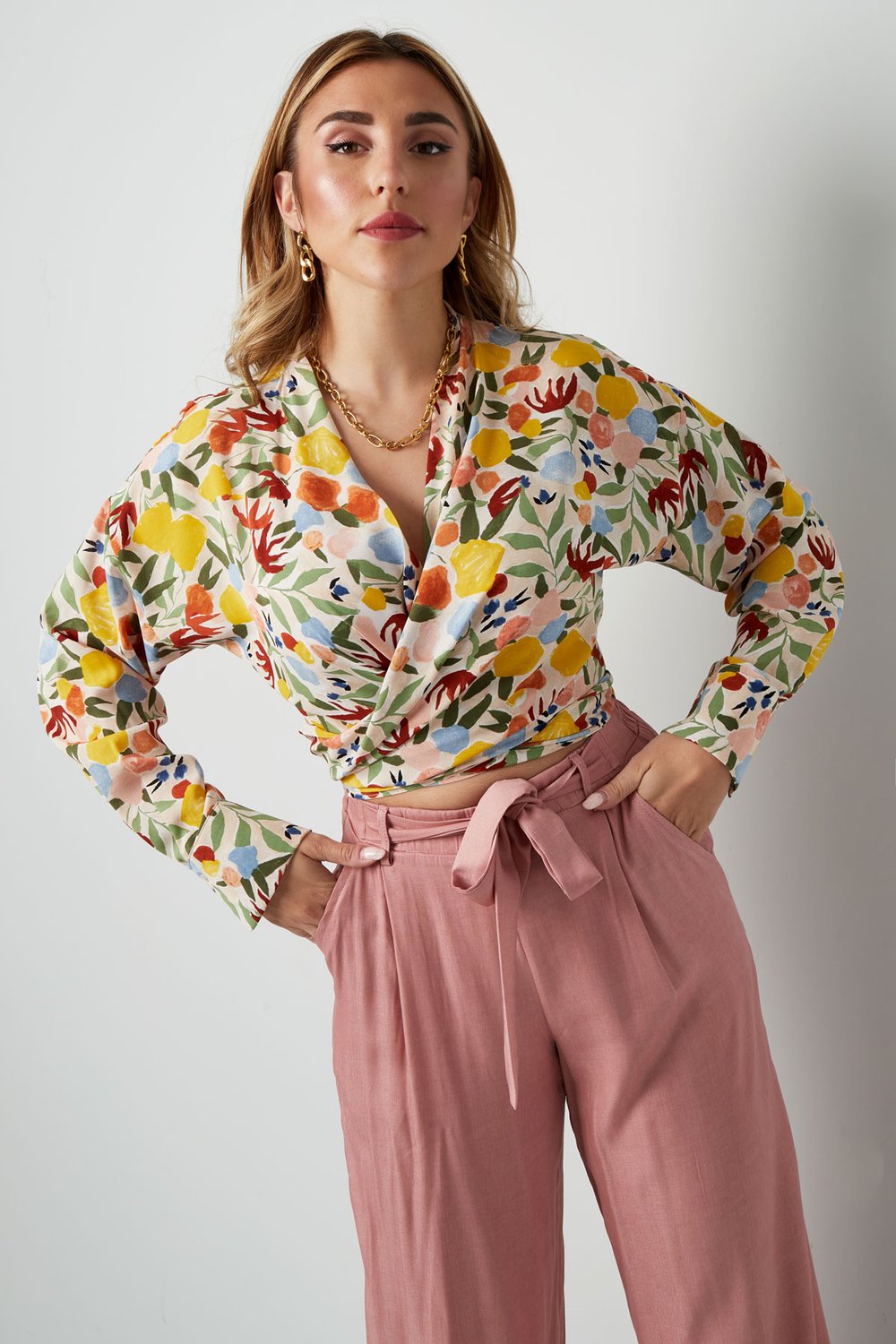 Bluse mit Knopfdetail – mehrfarbig Bild5