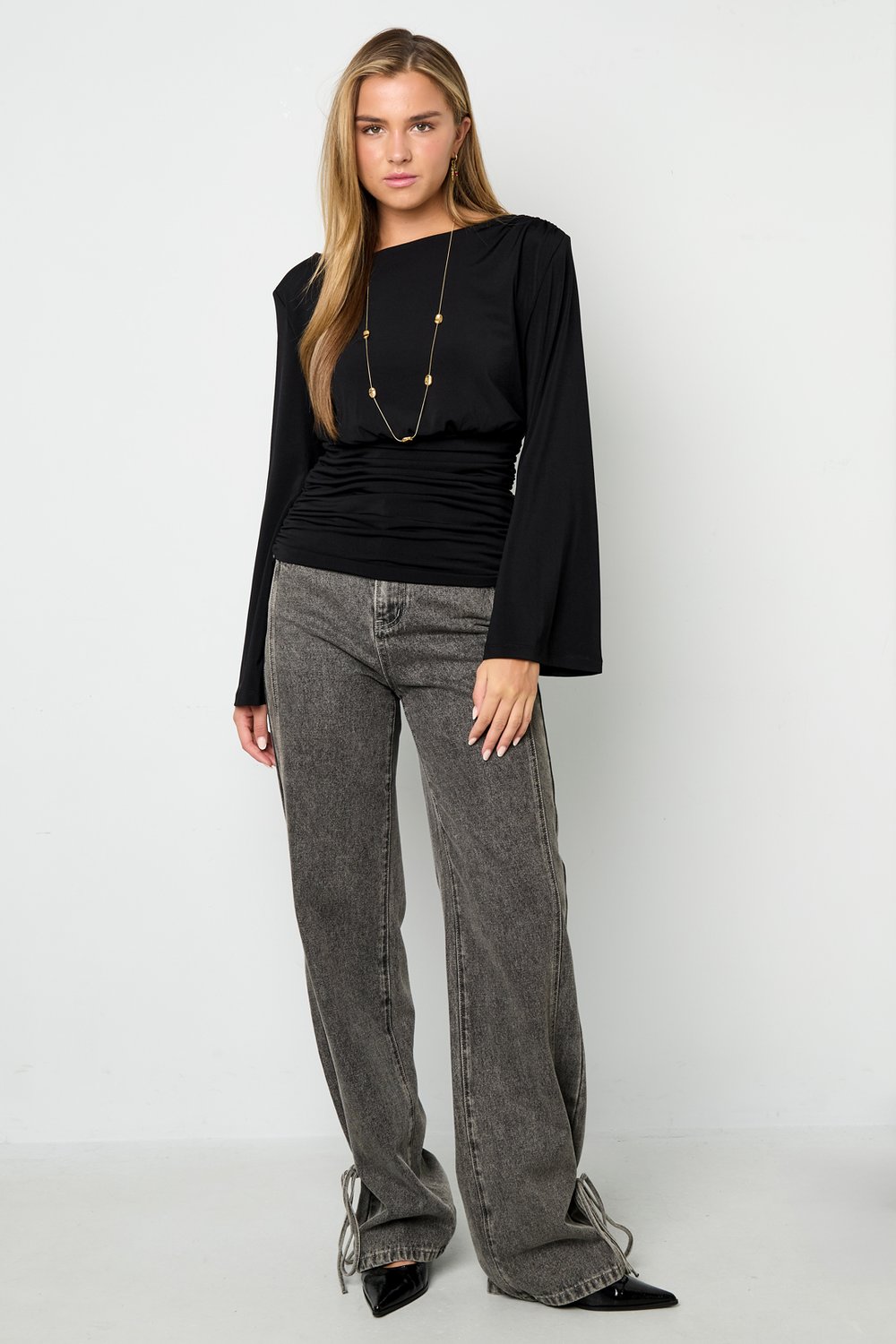 Fitted top with flared sleeves h5Picture7