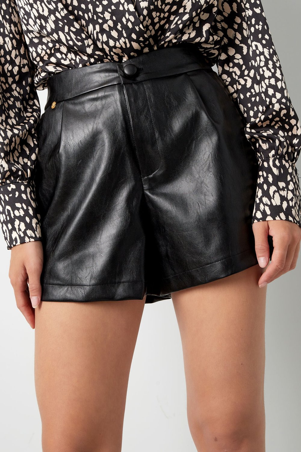 Shorts aus PU-Leder mit hoher Taille – Schwarz h5Bild2