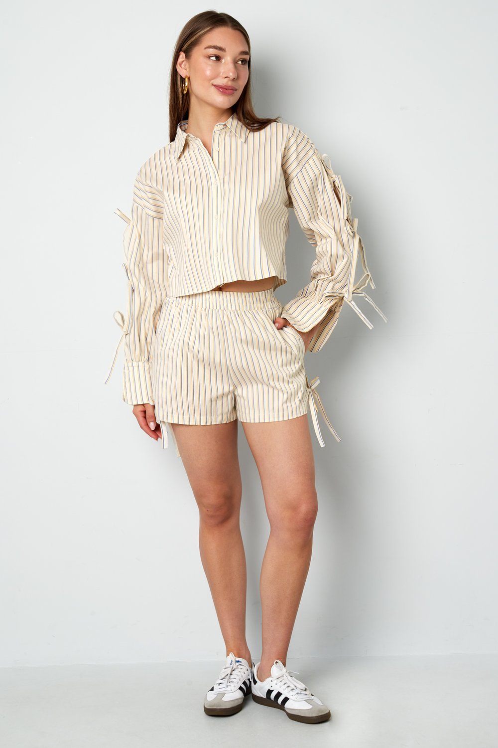 Short Pinstripe Laces Picture8