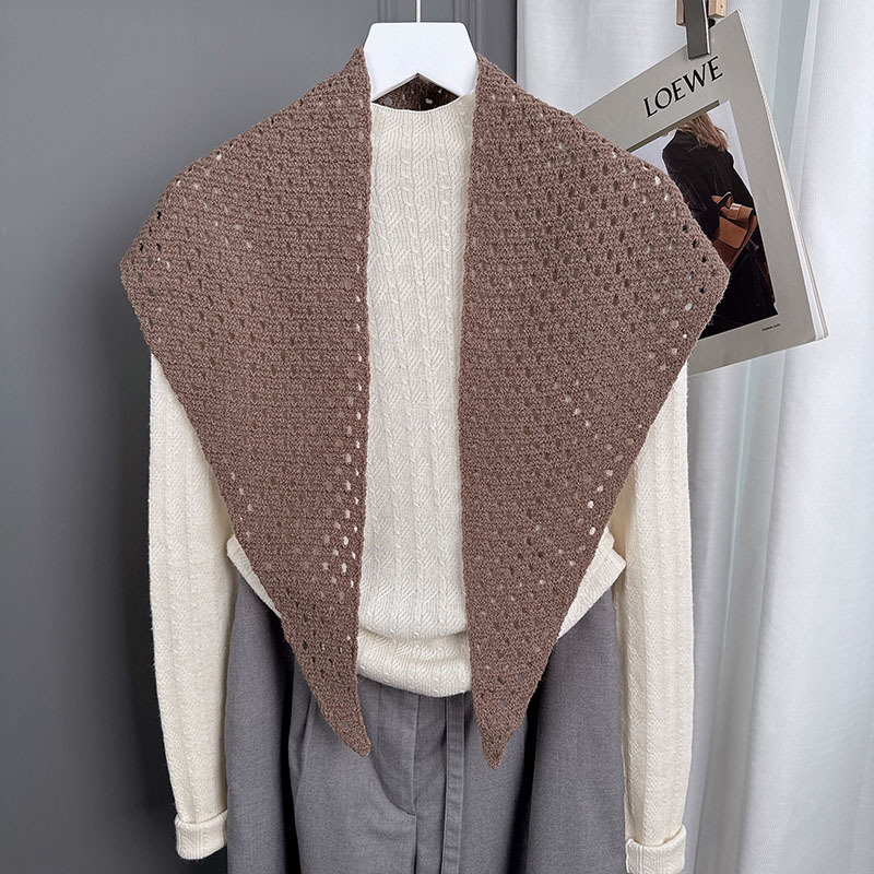 1 Piece Hollowed-out Triangular Scarf Shawl h5Picture2