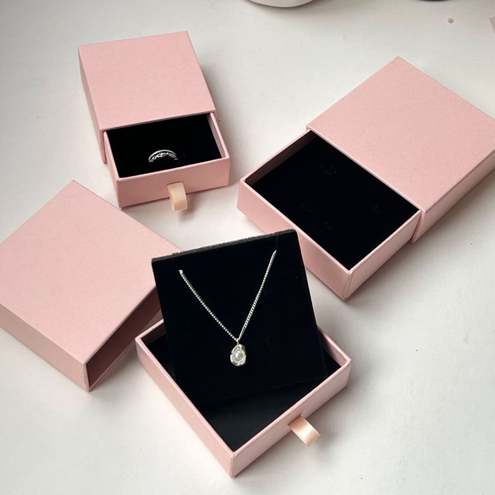 Schmuckschatulle aus einfarbigem Papier. Kundenspezifische Logos erhältlich h5Bild4