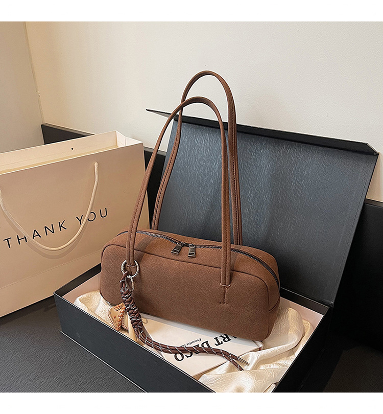 1 Stück Retro-Umhängetasche aus Wildleder in Volltonfarbe für Damen (inkl. Taschenanhänger) h5Bild2