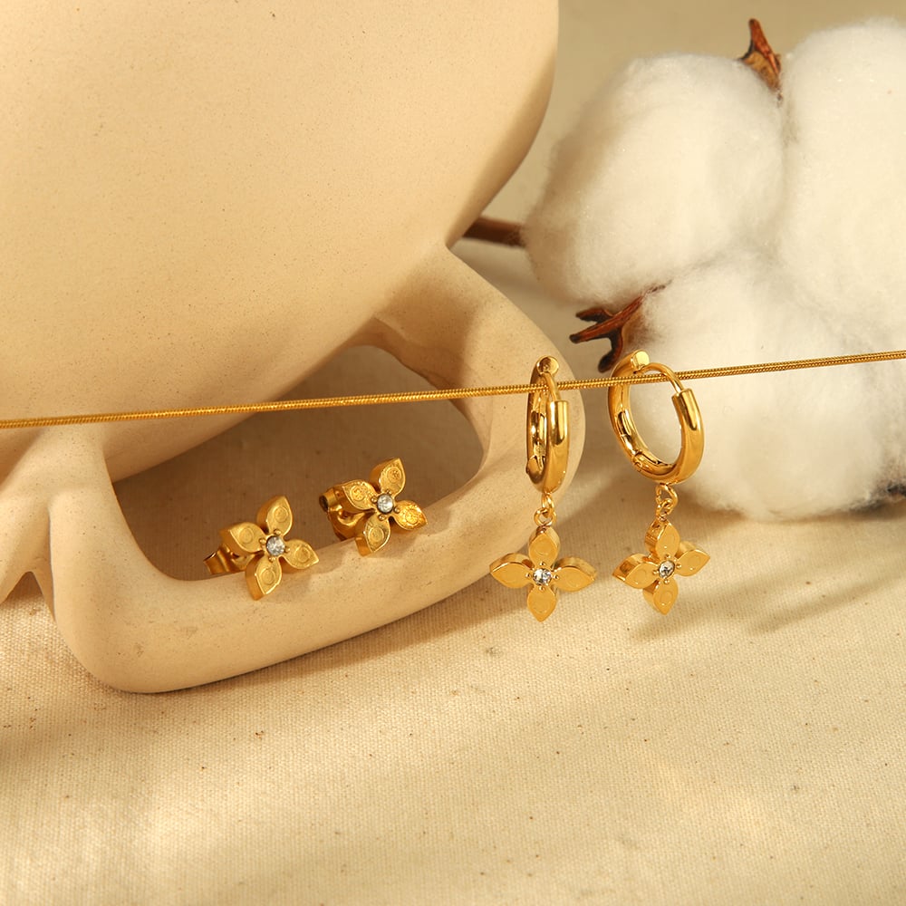 1 pair of simple and stylish  gold-plated stainless steel dot diamond flower earrings for women for daily wear Picture4