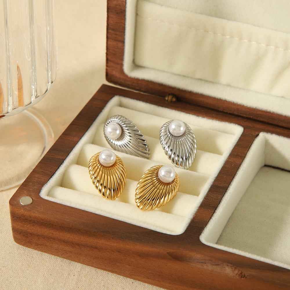 1 pair of stylish and elegant  gold-plated stainless steel metal stripe pearl stud earrings for women jewelry for daily wear Picture4