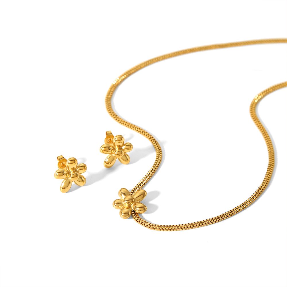 1 piece of exquisite and fashionable  gold-plated stainless steel flower necklace for women for daily wear Picture5