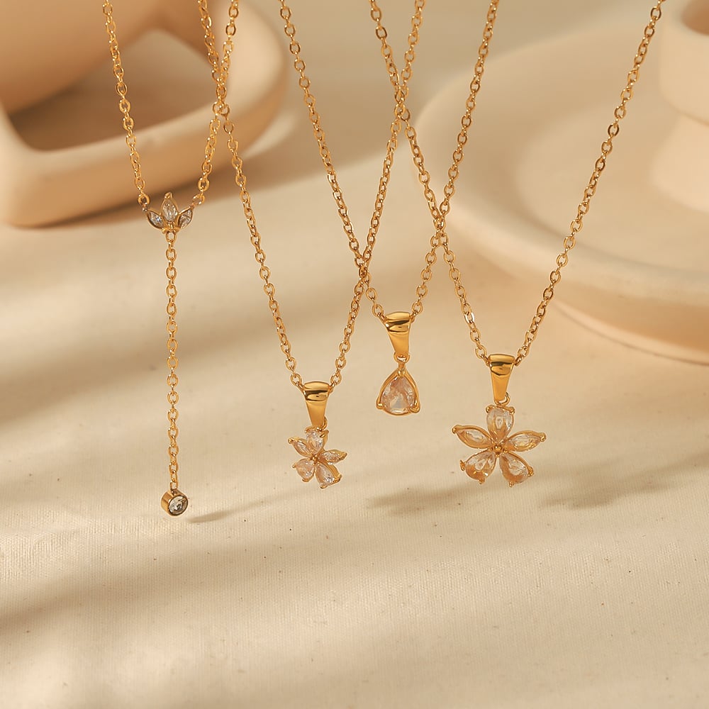 1 piece of exquisite and fashionable  gold-plated stainless steel geometric dot diamond flower pendant necklace for women's jewelry for daily wear Picture4