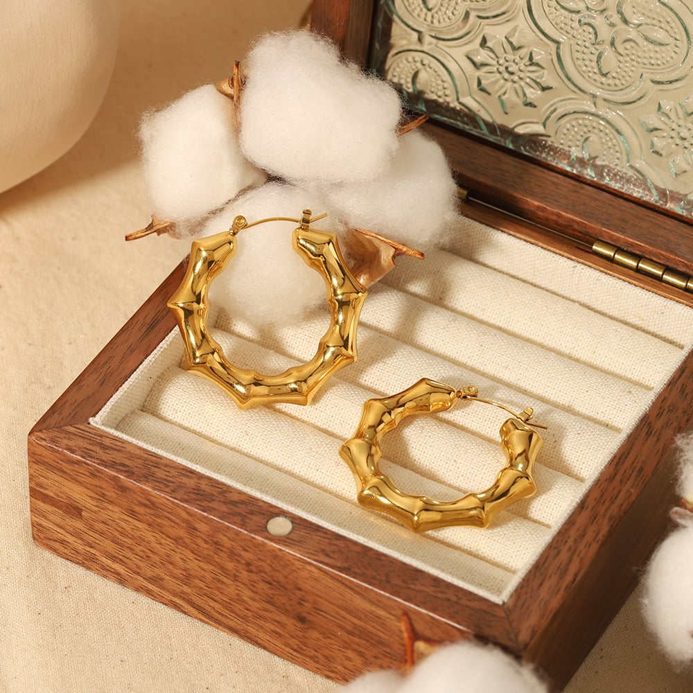 1 pair of classic fashion  gold-plated stainless steel multi-sided hollow earrings for women's jewelry for daily wear Picture3