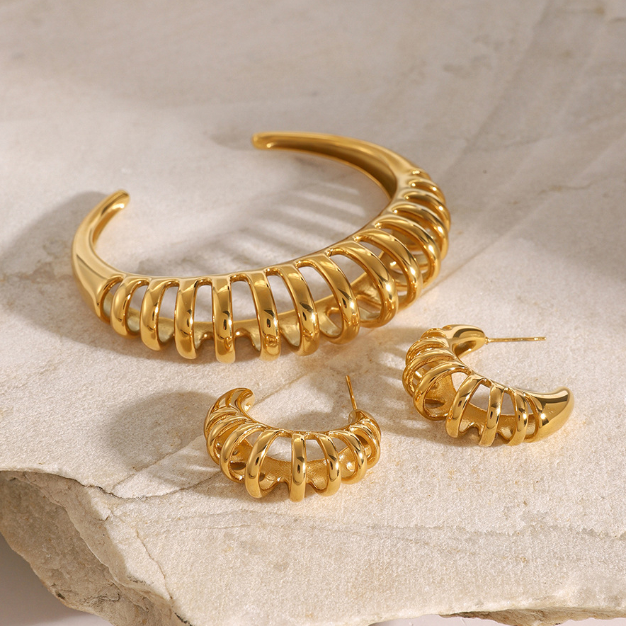 1 paio di orecchini a cerchio cavi in acciaio inossidabile oro 18k modello da strada alla moda stesso stile bracciale a maglie cave orecchini da donna set Immagine3