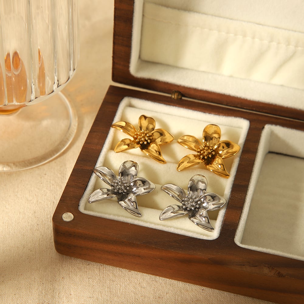 1 pair simple series sweet flower stainless steel  gold plated women stud earrings Picture4