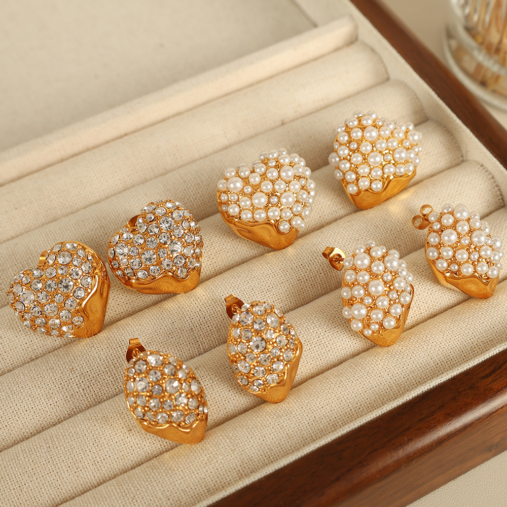 1 pair luxurious series elegant heart stainless steel  gold plated rhinestone women stud earrings h5Picture4