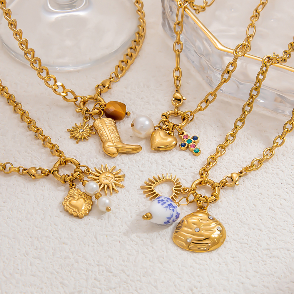 Collar con colgante de perla artificial chapado en oro de 18 quilates con forma de corazón, serie clásica, para mujer. h5Imagen4