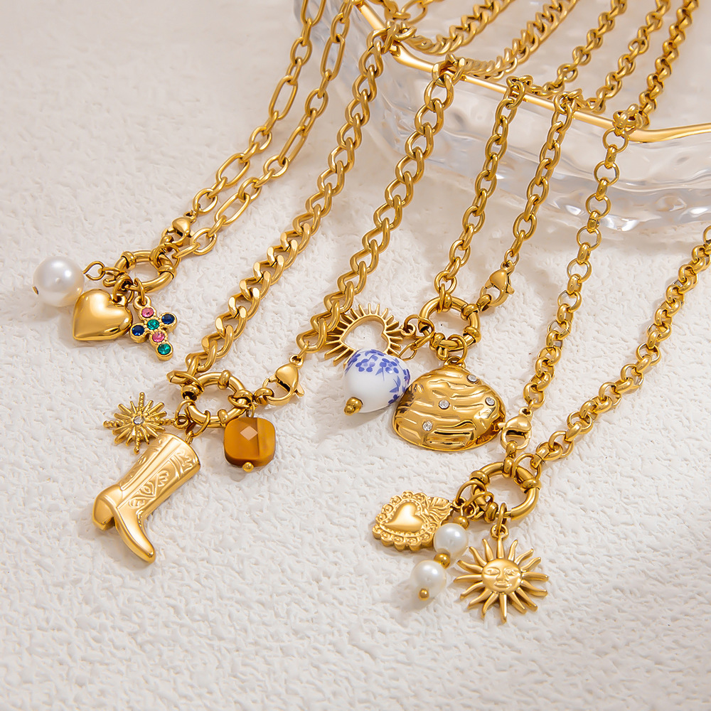 Collar con colgante de perla artificial chapado en oro de 18 quilates con forma de corazón, serie clásica, para mujer. h5Imagen3