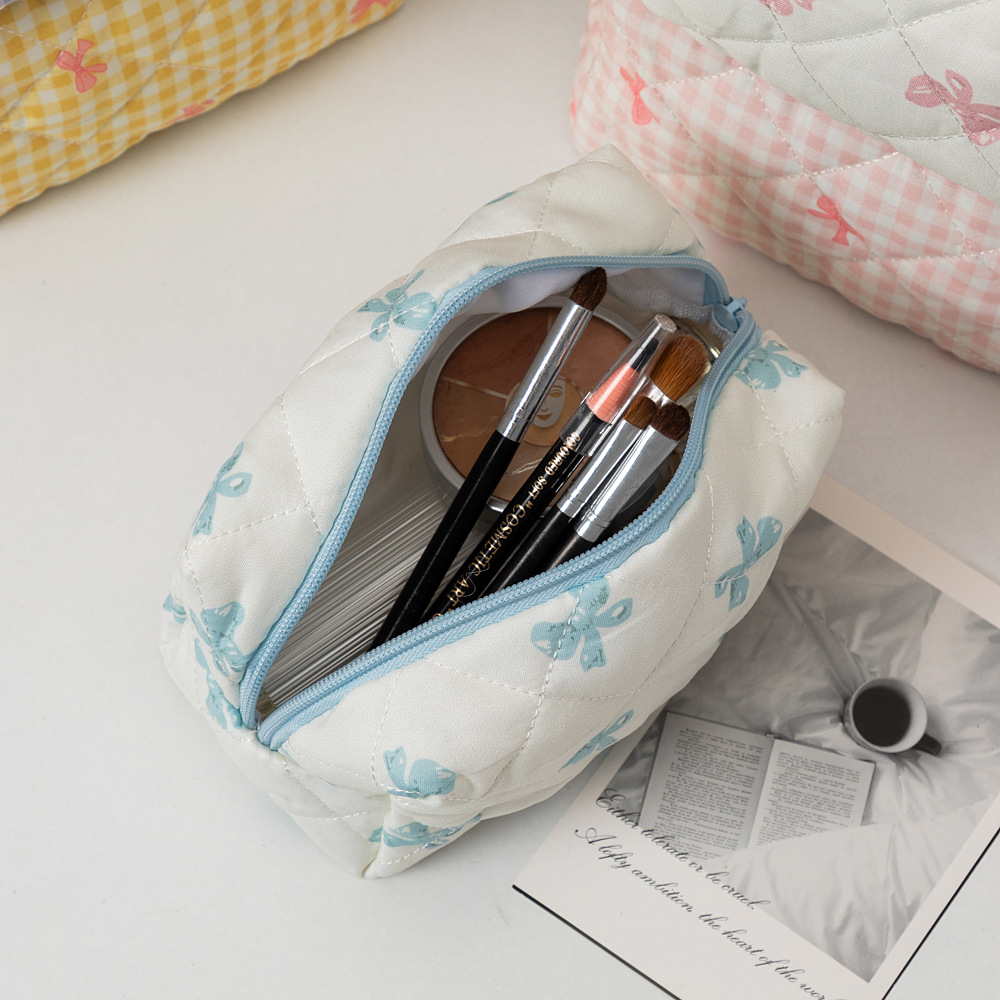 1 Piece Chic Plaid Bowknot Portable Large Capacity With Random Printing Design Women's Quilted Cosmetic Bags Picture7