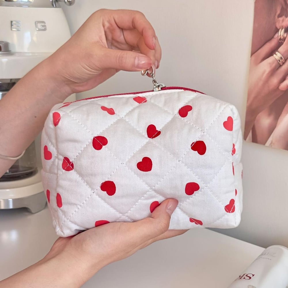 1 Piece Stylish Series Sweet Red Heart High-capacity Women's Cosmetic Bags h5Picture3