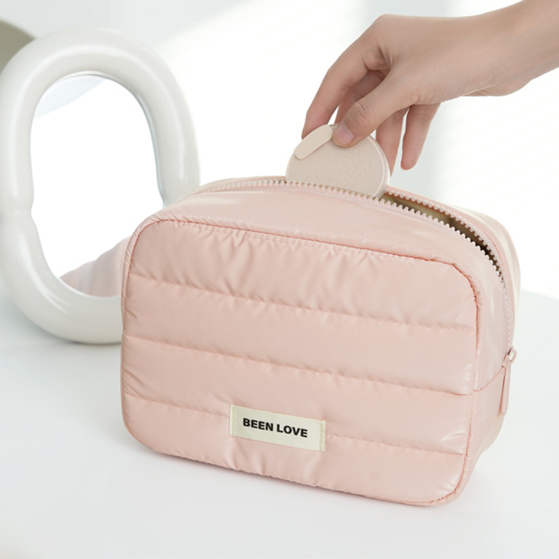 1 Piece Daily Series Plaid Portable Large Capacity Toiletry Women's Cosmetic Bags h5Picture3