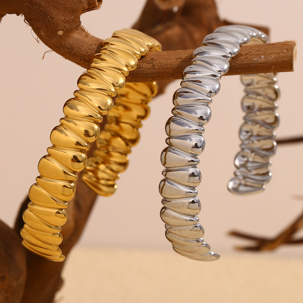 1 Piece Simple Series Classic Droplet Stainless Steel   Gold Color  Women's Bangles h5Picture5