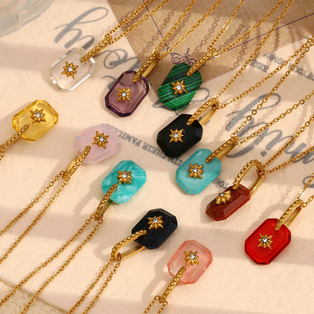 1 Piece Luxurious Series Retro Quadrilateral Stainless Steel   Gold Color  Women's Pendant Necklaces h5Picture6