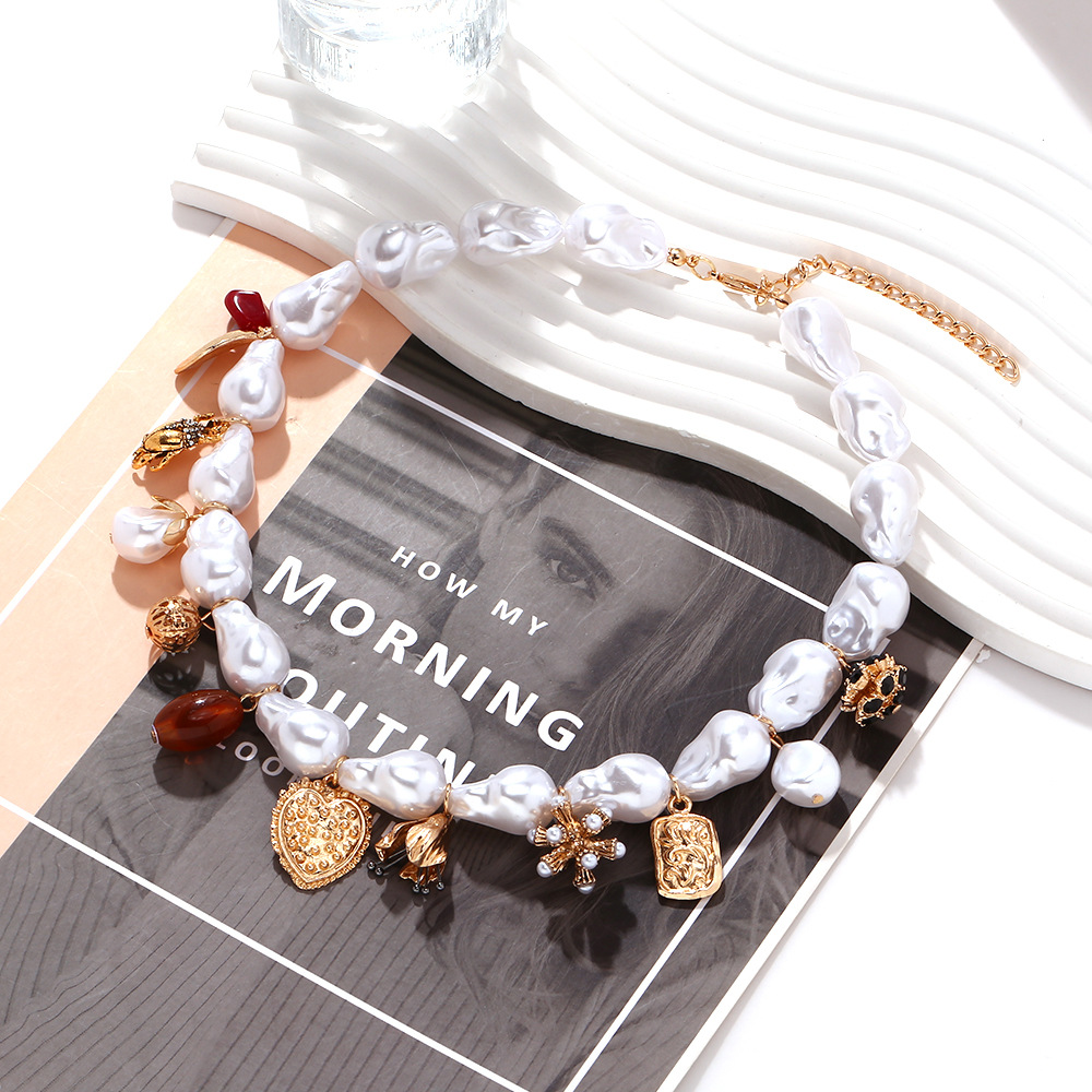 1 Piece Vintage Baroque Faux Pearl Retro Alloy Multi-Element Necklace Picture6